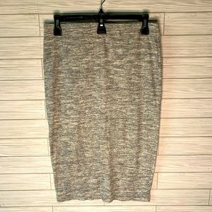 Forever 21 body con pencil skirt length is past ur knees